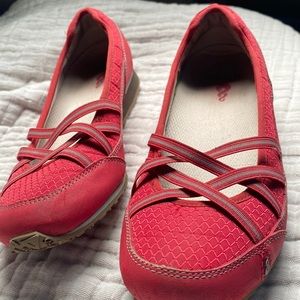 Ahnu ladies sporty flats. Fuchsia pink, ballerina style, size 6.